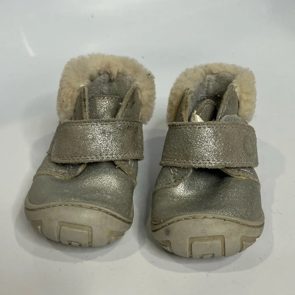 UGG Jorgen‎ metallic silver casual leather boots size 4 toddler baby boots